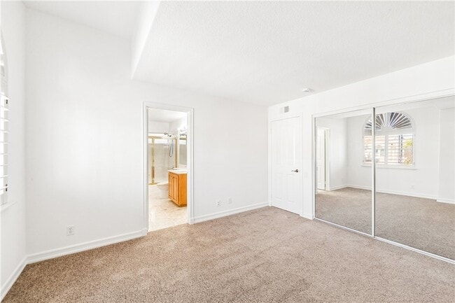 Building Photo - 5824 Spinnaker Bay Dr