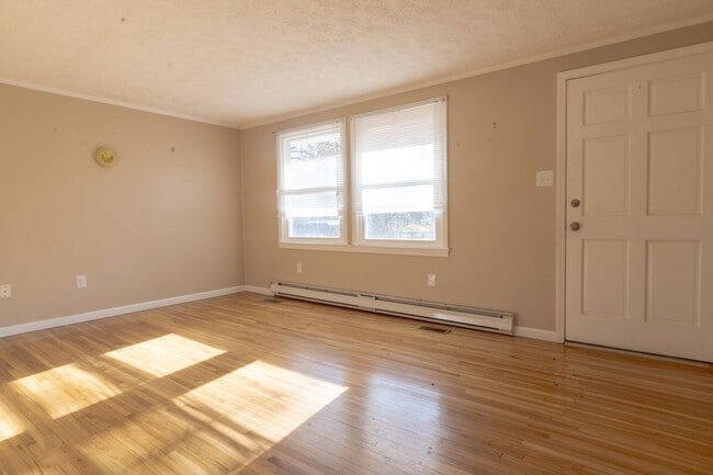 Building Photo - Charming Scottsville 3bedroom 1bath home