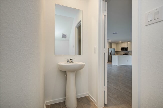 Building Photo - 19747 US-59