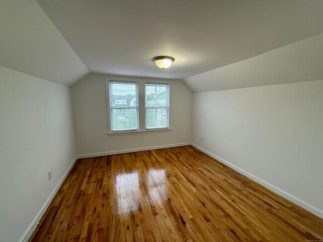 Building Photo - 16 1/2 W Main Street Unit