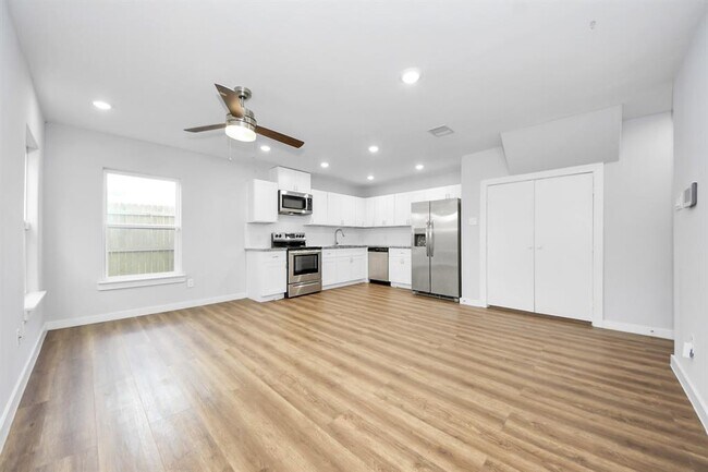 Building Photo - 6617 Bacher St