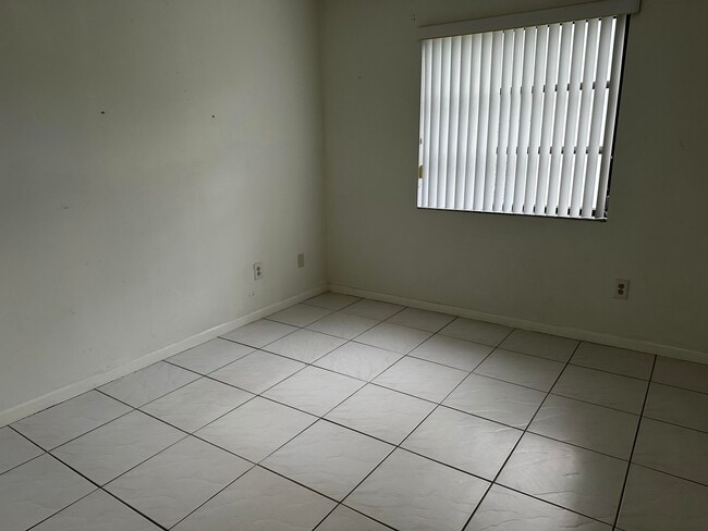 Building Photo - 6049 Olivewood Cir