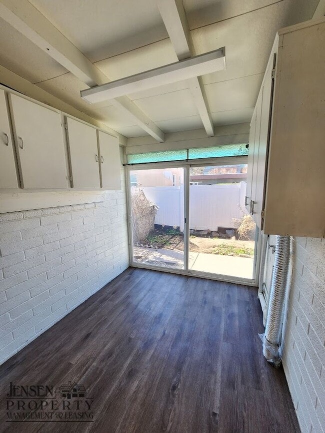 Building Photo - D2059