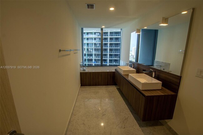 Building Photo - 1000 Brickell Plaza