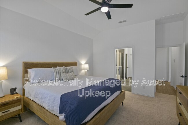 Building Photo - 702 Charity Dr