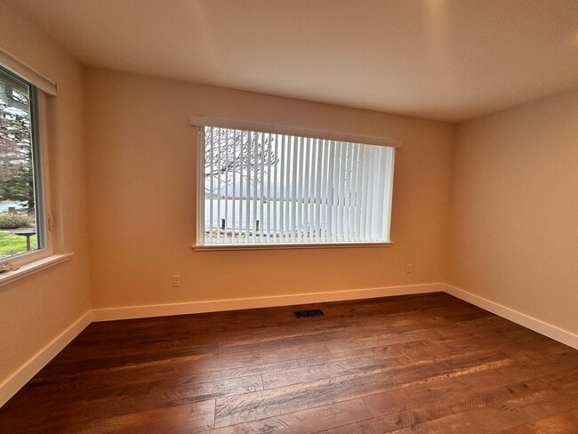 Building Photo - Charming 2-bedroom, 1-bathroom home