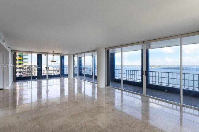 Building Photo - 1627 Brickell Ave