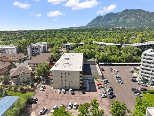 Building Photo - 777 Saturn Dr