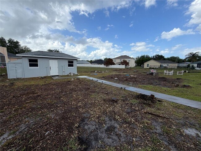 Building Photo - 305 Michigan Pl