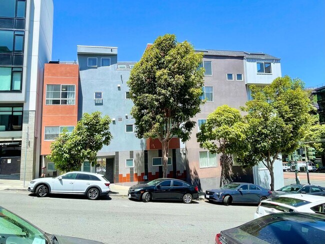 Building Photo - 638 19th St