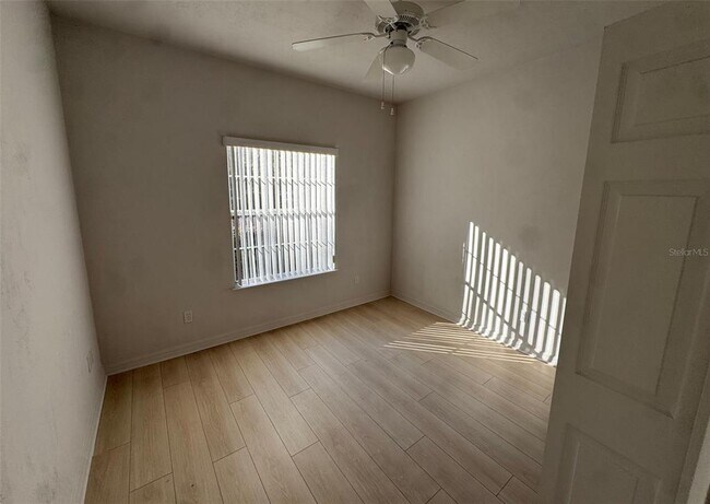 Building Photo - 4950 NW 1st Pl