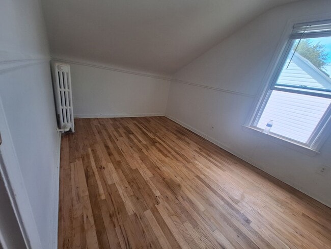 Building Photo - Harper Woods bungalow