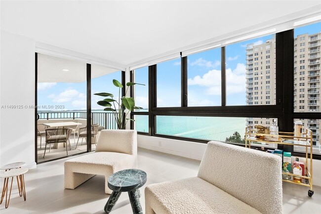 Building Photo - 520 Brickell Key Dr