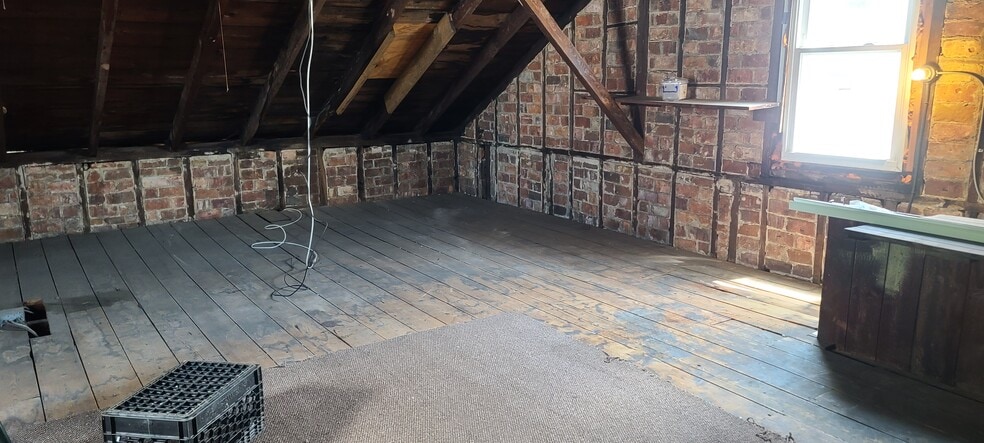 Building Photo - 43 Division St