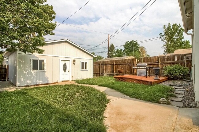 Building Photo - Charming 3-Bedroom Bungalow with Oversized...