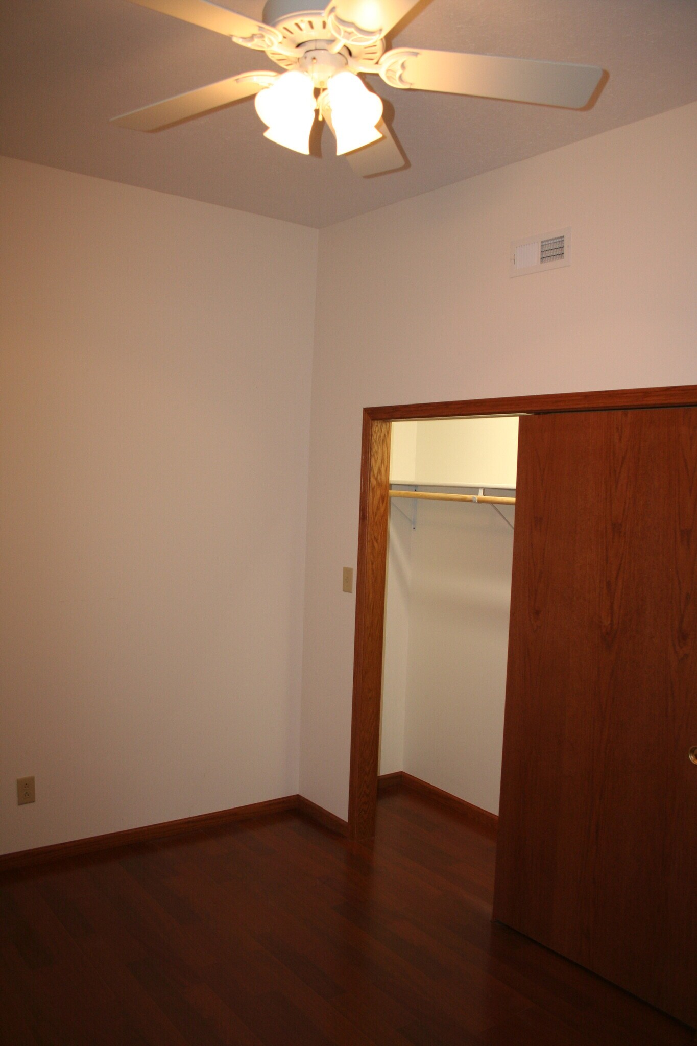 3rd Bedroom - 112 S Waupansie St