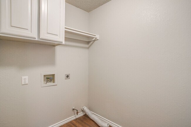 Building Photo - Freshly Remodeled 3 Bedroom, 2 Bath Home Awaiting New Tenants- FWISD- 76133