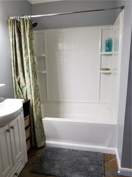 Building Photo - 139 Pike St