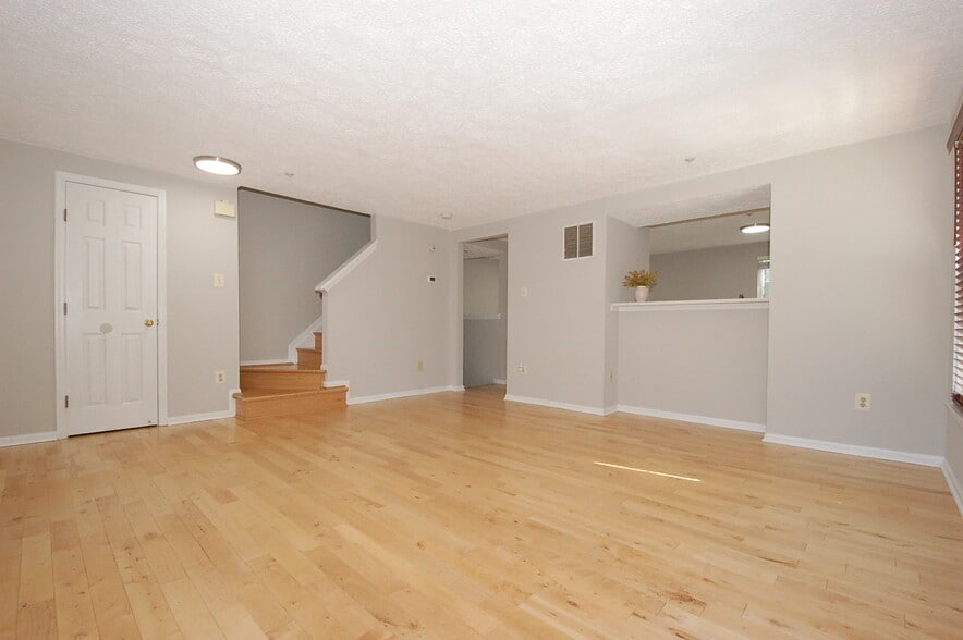First floor living room -- 4 - 8916 Pembrook Woods