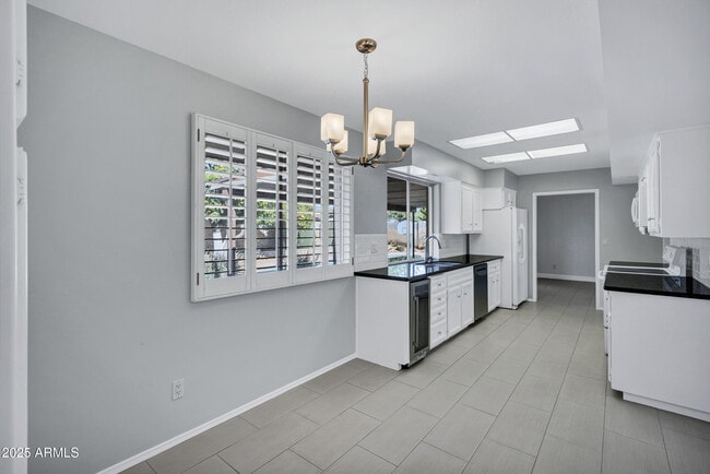 Building Photo - 8558 E Vía De Viva