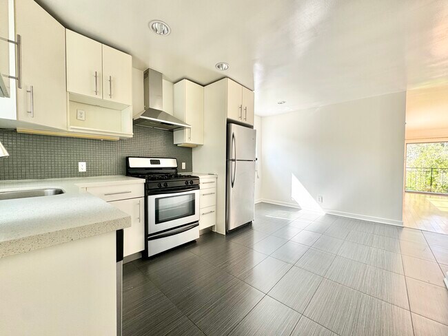 Building Photo - 3625 Regal Pl