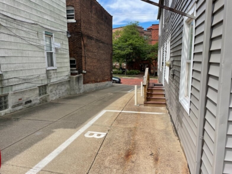 Building Photo - 2041 Murray Hill Rd