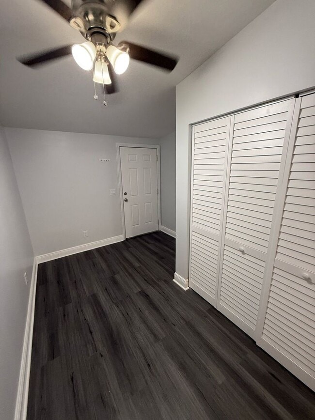 Building Photo - NEW, LOWER PRICE! 3/1 Duplex AVAILABLE NOW!
