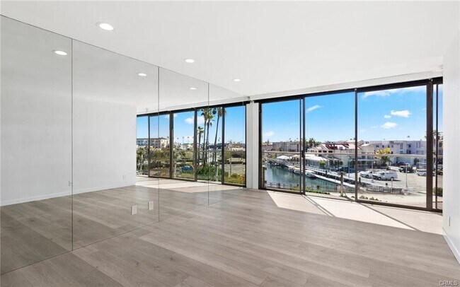 Building Photo - 611 Lido Park Dr