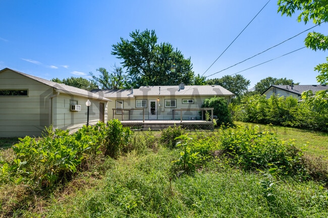 Building Photo - 749 N Westridge Dr