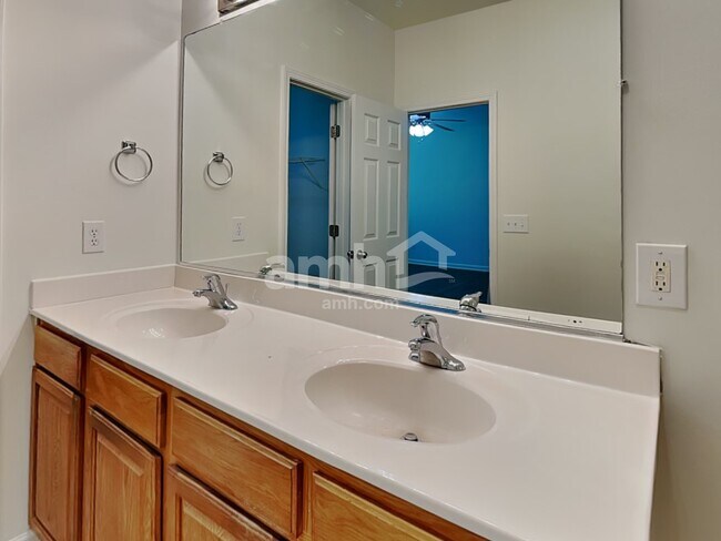 Building Photo - 5316 Silverbrook Dr