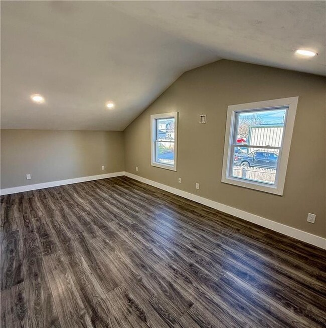 Building Photo - 28 Kitchener St