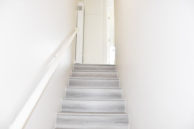 Building Photo - Olive (815) North