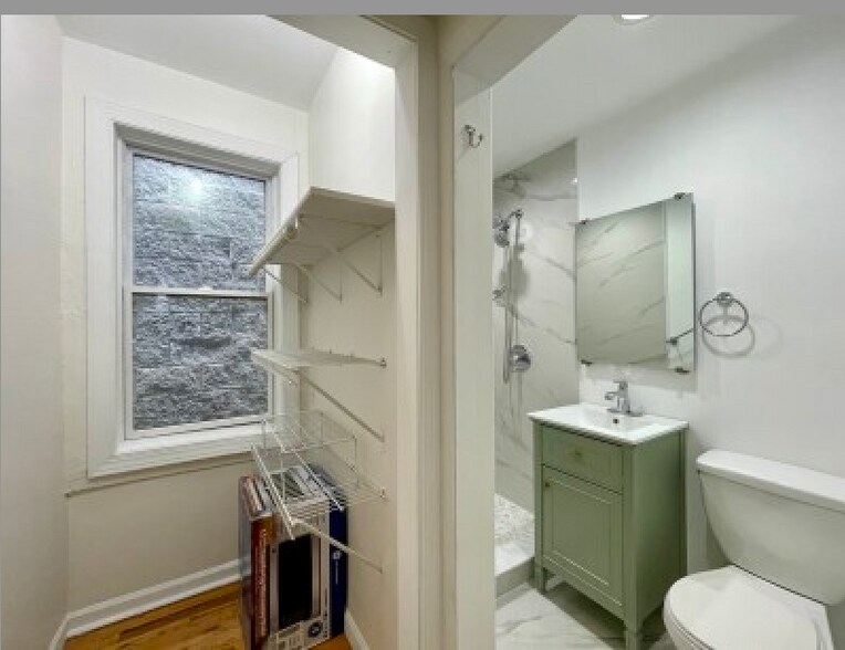 Building Photo - 2221 N Hoyne Ave