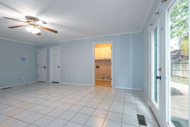 Building Photo - Newly Renovated 4 Bed / 3.5 Bath in Tulsa ...