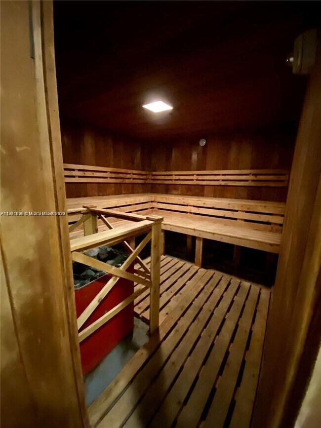 Building Photo - 3701 N Country Club Dr