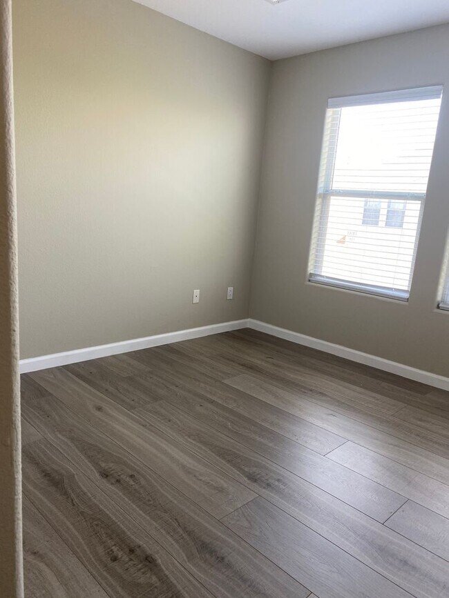 Building Photo - 9318 Square Dance Pl