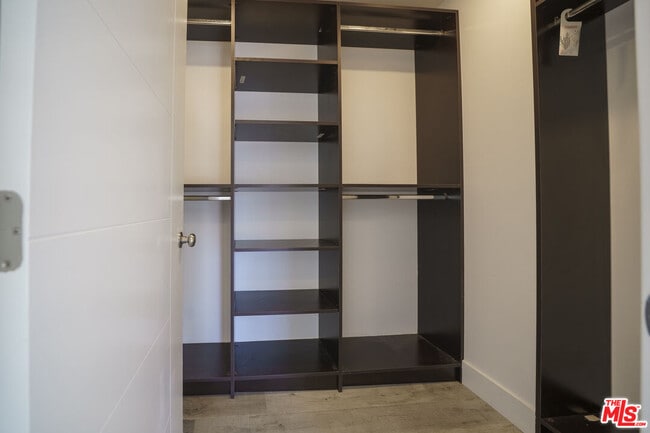 Building Photo - 1107 Carmona Ave