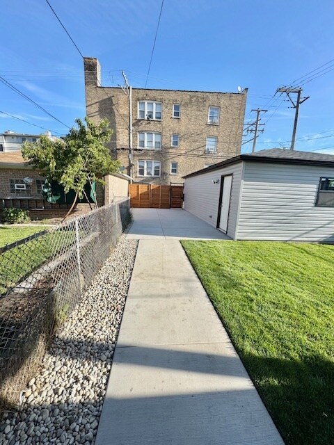 Building Photo - 4816 W Henderson St