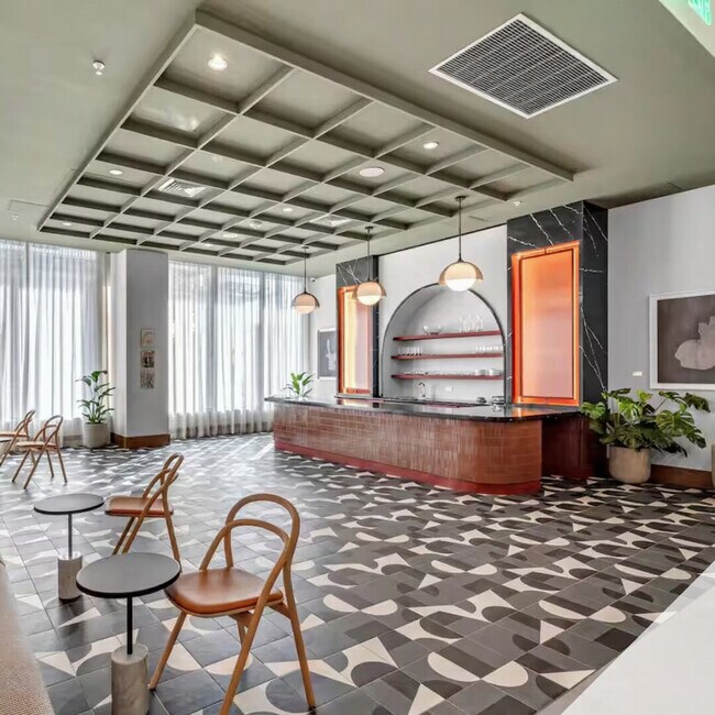 Building Photo - 11 NE 6th St