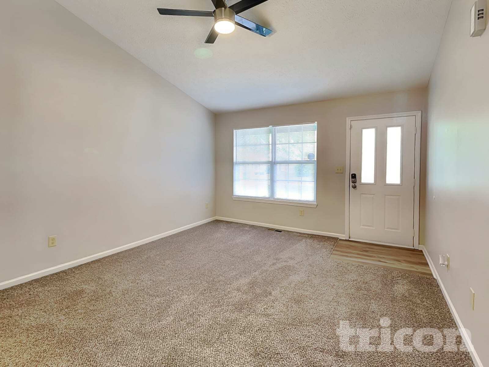 Building Photo - 1690 Fountain Lk Dr E