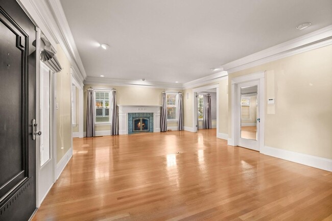 Building Photo - Elegant Grant Park Craftsman with Wine Cel...