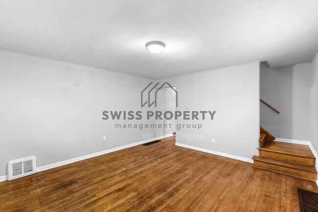 Building Photo - 386 S Napoleon Ave