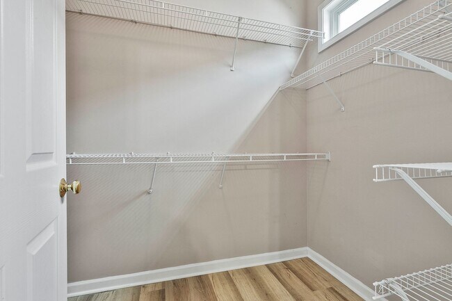 Building Photo - 440 Autumn Glen Cir