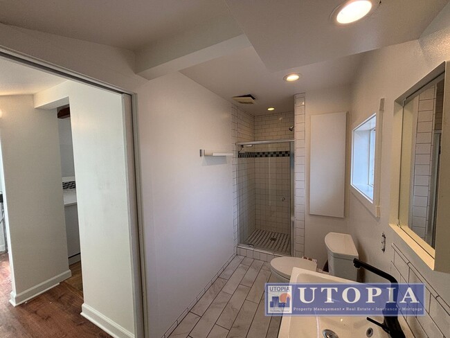 Building Photo - Charming, Sun-Filled 2BD/1BA Home on Quiet...