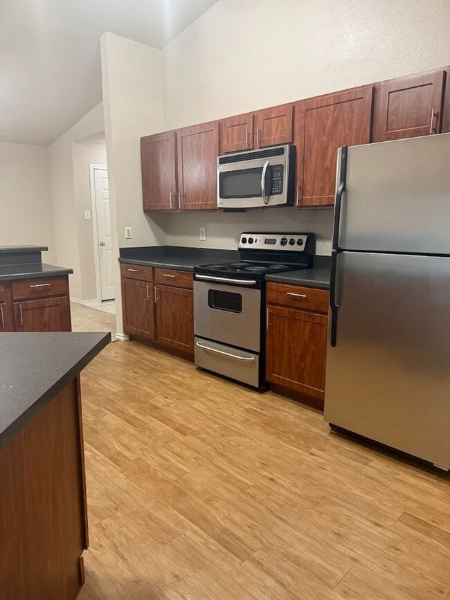 Building Photo - LAKE AUSTIN  TOWNHOME - POINTE 360 @ 2222 - 2BD /2BA - ATTACHED GARAGE - $1370 * RENT SPECIAL
