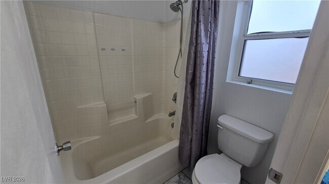 Building Photo - 5205 El Castano Ave