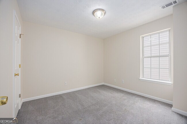 Building Photo - 429 Village Bluff Dr