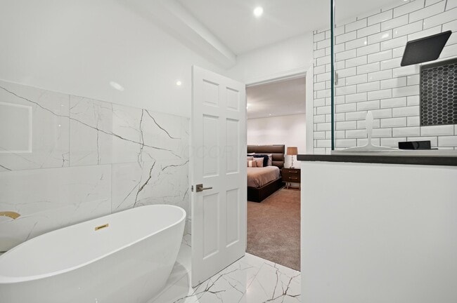 Building Photo - 8661 Craigston Ct