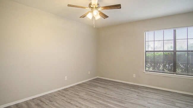 Building Photo - Updated 2/2 with Granite Counter Tops and ...