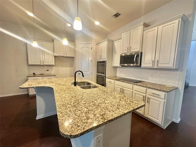 Building Photo - 911 Copper Lake Rd